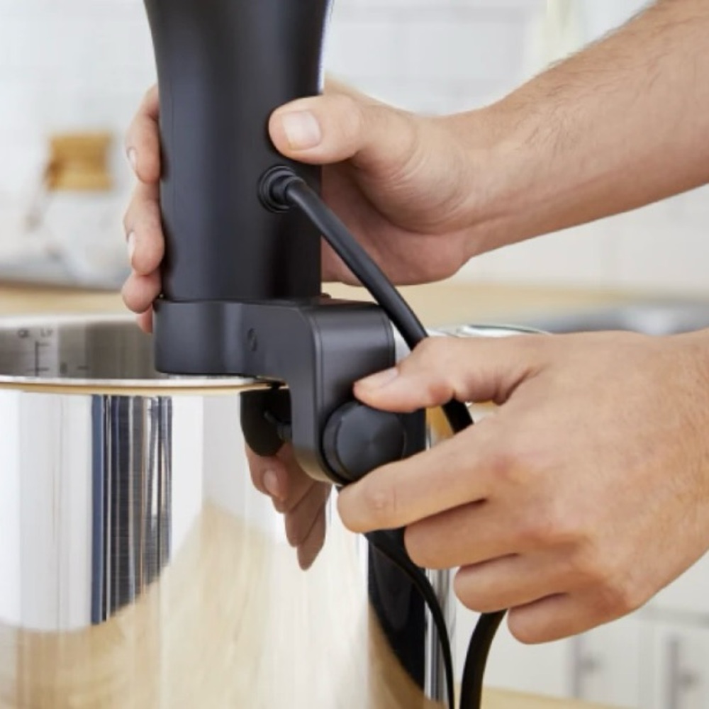 ANOVA Sous Vide Precision Cooker with Bluetooth 800 Watt NEW!! - Picture 4 of 12